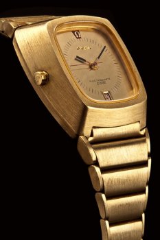 Launched in 1970 using caliber 1300 (BETA 21). This was the world's first quartz watch to be produced in a large series.